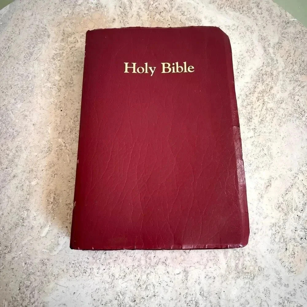 Thomas Nelson Publishers Holy Bible‎ New King James Version Red leather Words of
